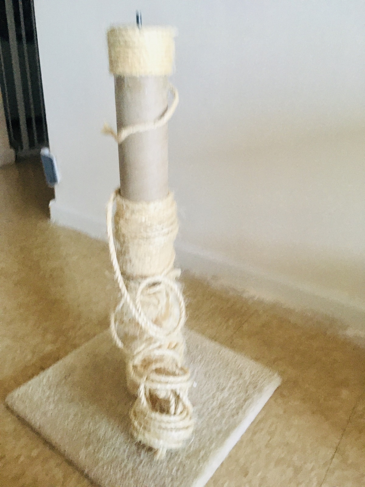 scratching post with sisal rope