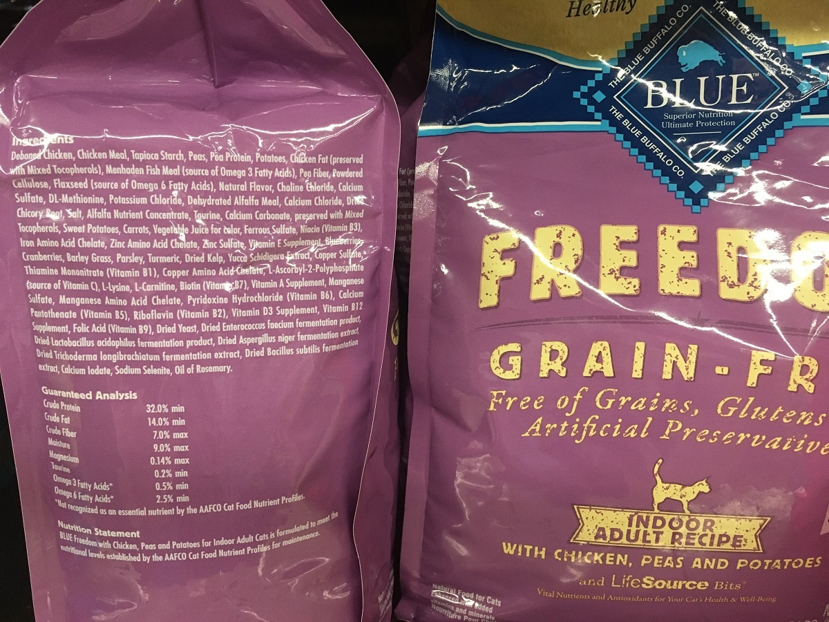 blue buffalo freedom grain free macskaeledel